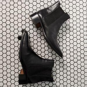 Adorable Black Chelsea Boots